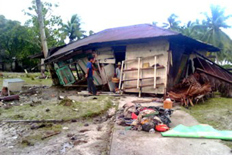 135 пропавших при цунами жителей Индонезии найдены живыми