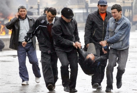 Число жертв беспорядков в Бишкеке возросло до 76 человек