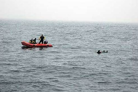 18 человек пропали без вести из-за крушения судна на востоке Индии