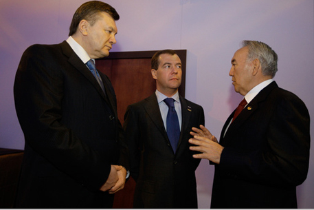 Назарбаев встретился с Медведевым и Януковичем в США