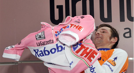 Меньшов вырвался в лидеры "Джиро д'Италия" 