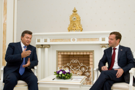 Медведев порекомендовал Януковичу не политизировать газовый вопрос