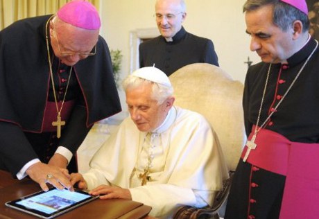 Папа Римский анонсировал новостной сайт Ватикана через Twitter