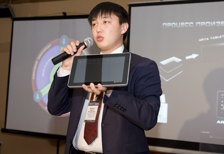 В Казахстане презентовали первый отечественный планшетник