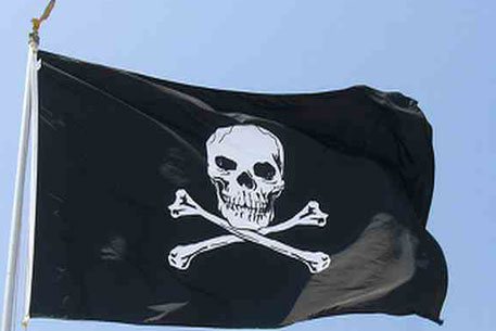 Сомалийские пираты захватили танкер с 24 моряками