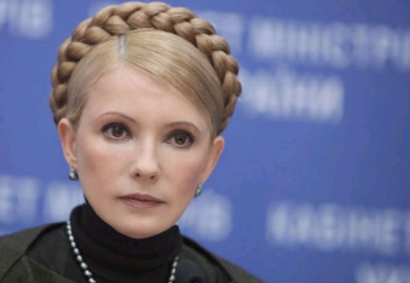 Тимошенко пожелала дебатировать исключительно с Януковичем