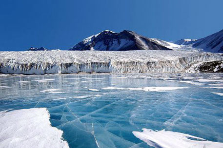 Крупнейший ледник Антарктиды растает через 100 лет 