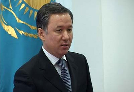 "Нур Отан" поддержал идею референдума по продлению полномочий Назарбаева