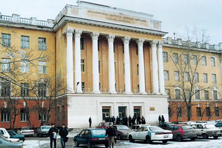 Руководство красноярского вуза растратило 46 миллионов рублей