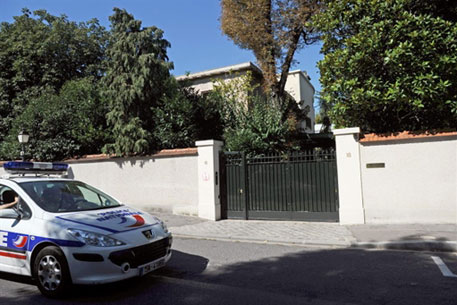 Полиция Франции устроила обыск в доме владелицы L'Oreal