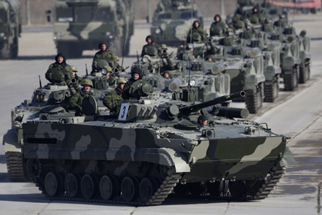 Медведев пообещал перевооружить армию за 10 лет