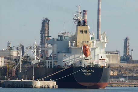 Российские моряки танкера Arionas отравились спиртом