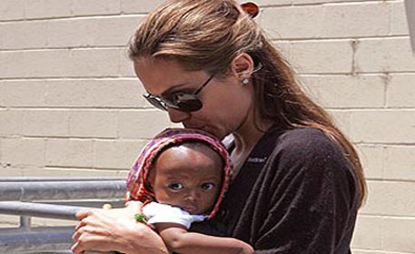 Анджелина Джоли собирается усыновить ребенка из Армении 