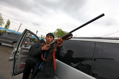 Во время беспорядков в киргизском Оше погибли четверо