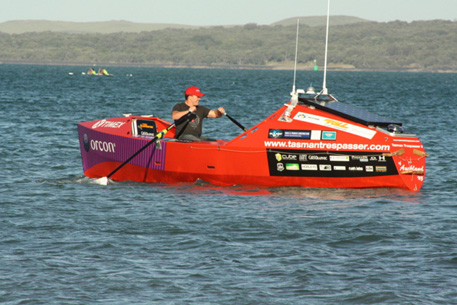 Новозеландский путешественник в одиночку переплыл Тасманово море