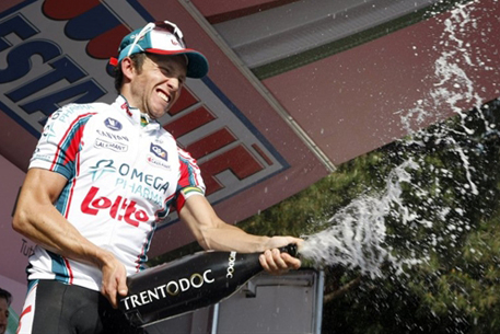 Шестой этап "Джиро д'Италия" остался за Мэттью Ллойдом