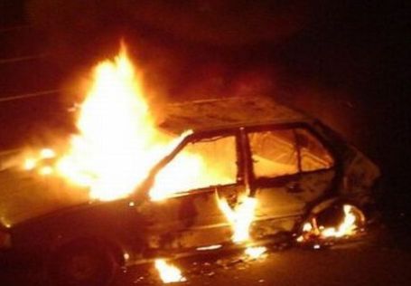 В Рудном при возгорании автомобиля "Рено" пострадали двое