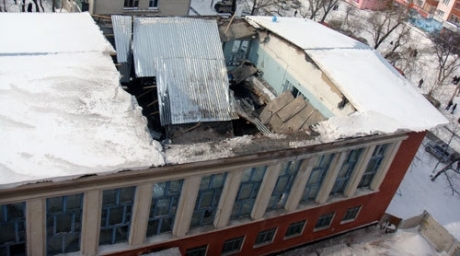 В Новгороде во время уроков в школе рухнула крыша