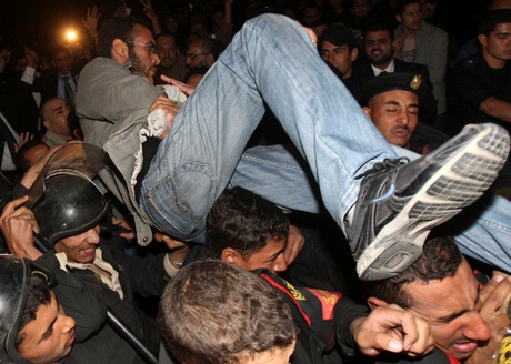 Полиция Египта начала разгонять демонстрантов