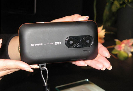 Sharp представил первые в мире смартфоны с 3D-дисплеем