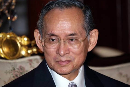 Короля Таиланда положили в больницу из-за лихорадки