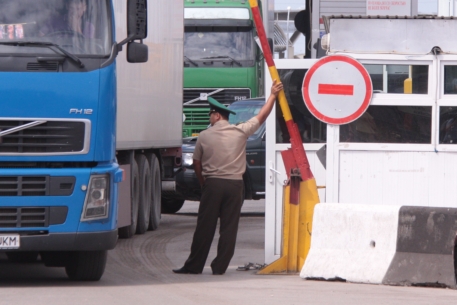 На казахстано-российской границе задержали контрабандистов на БТР