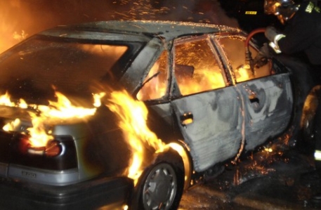 Неизвестные взорвали автомобиль сотрудника ГИБДД Дагестана