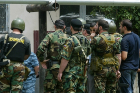 В Чечне при обстреле колонны погибли пять милиционеров
