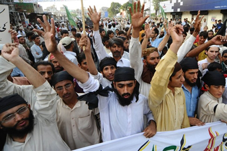 Пакистанцы массово вышли на улицы с жалобами на теракты