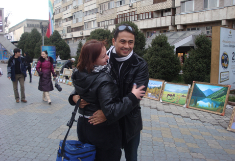 На алматинском Арбате почтили память убитого журналиста 