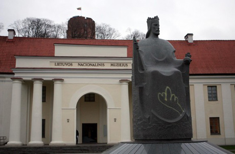 Вандалы осквернили памятники правителям Литвы