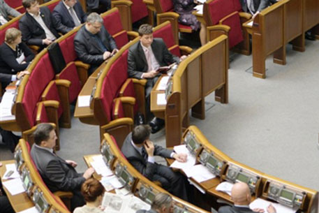 Депутаты Рады внесут черную икру в Красную книгу