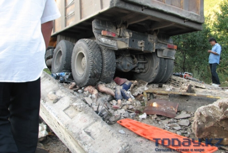 Причиной ДТП в Алма-Арасане назвали неисправные тормоза китайского грузовика