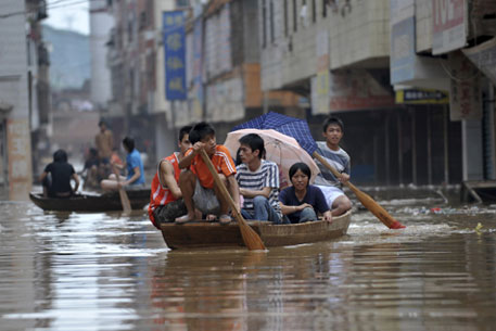 Жертвами новой волны наводнений в КНР стали 50 человек
