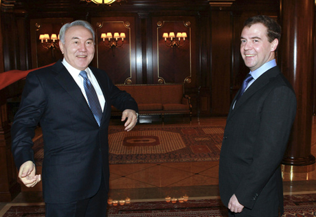 Медведев завел "неэтичный" разговор о выборах на встрече с Назарбаевым