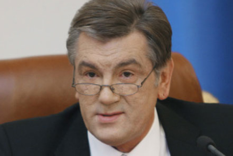 Ющенко обвинил депутатов в растлении несовершеннолетних 
