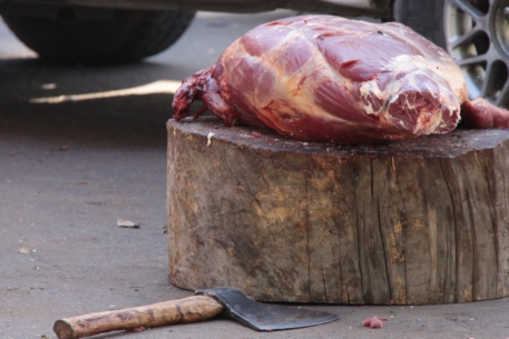 Задержан реализатор мяса погибшей во время паводков скотины 