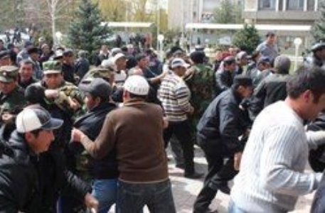 В Оше выступили против приезда полицейских ОБСЕ