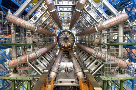 Пучки протонов вновь запустили в кольцо Большого адронного коллайдера