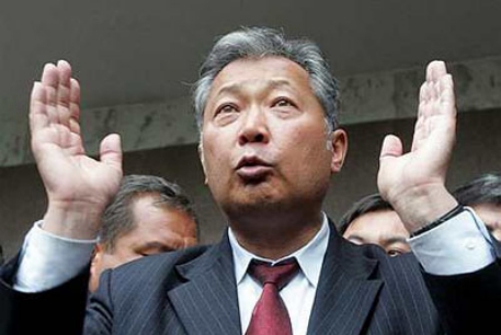 Курманбек Бакиев подал в отставку с поста президента Киргизии