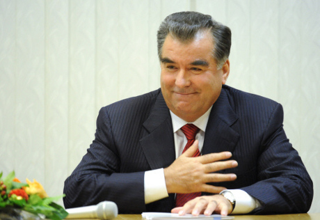 Президент Таджикистана амнистировал 15 тысяч человек