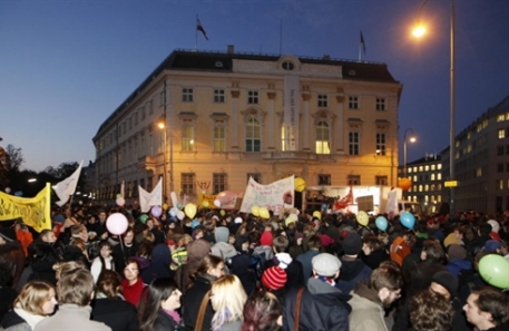 В Вене устроили протест против экстрадиции узбеков из Казахстана 