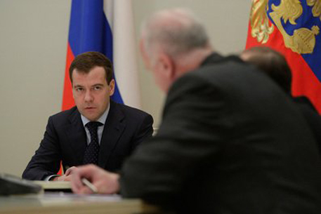 Медведев ужесточил сроки расследования терактов