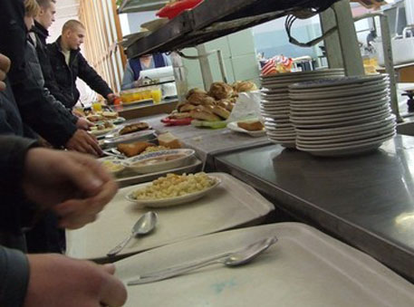 Более 80 рабочих отравились едой в казахстанском поселке 