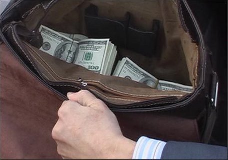 В Москве помощника депутата-единоросса ограбили на 45 тысяч долларов