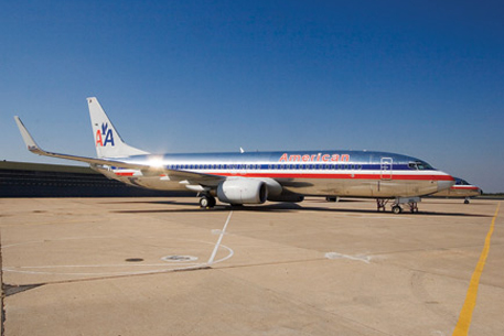 В США Boeing 777 потерял дверь после посадки