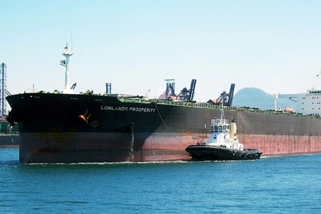 В Китайском порту из-за столкновения судов произошла утечка нефти 