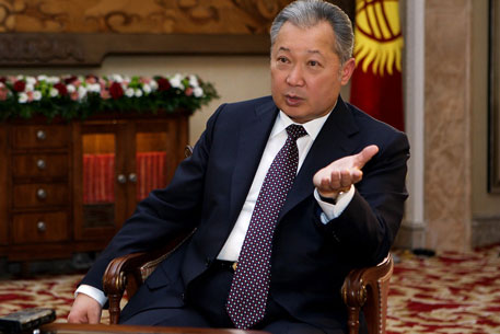Бакиев призвал власти Киргизии прекратить "валить все" на него