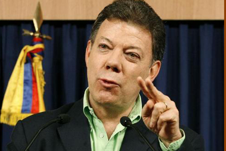 Экс-министр обороны лидировал на президентских выборах в Колумбии