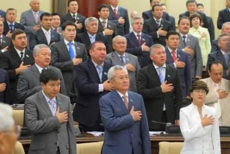 Депутаты Казахстана сэкономили на себе 17 миллионов долларов